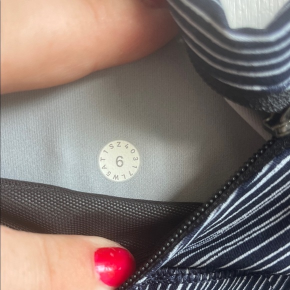 lululemon athletica blue Geometric Leggings size 6 - Picture 3 of 5